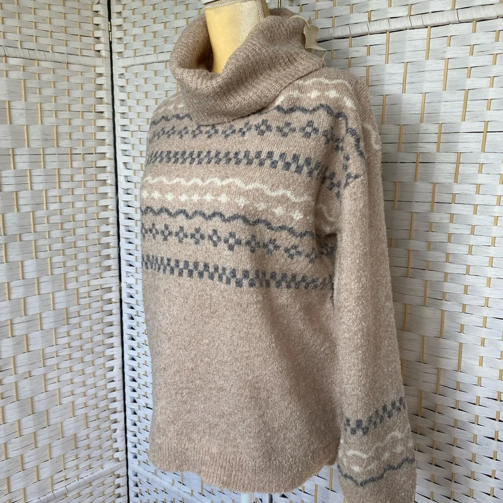 NWT Hem & Thread Fair Isle Turtle Neck Sweater Ivory and Tan with Blue colors - Picture 6 of 12